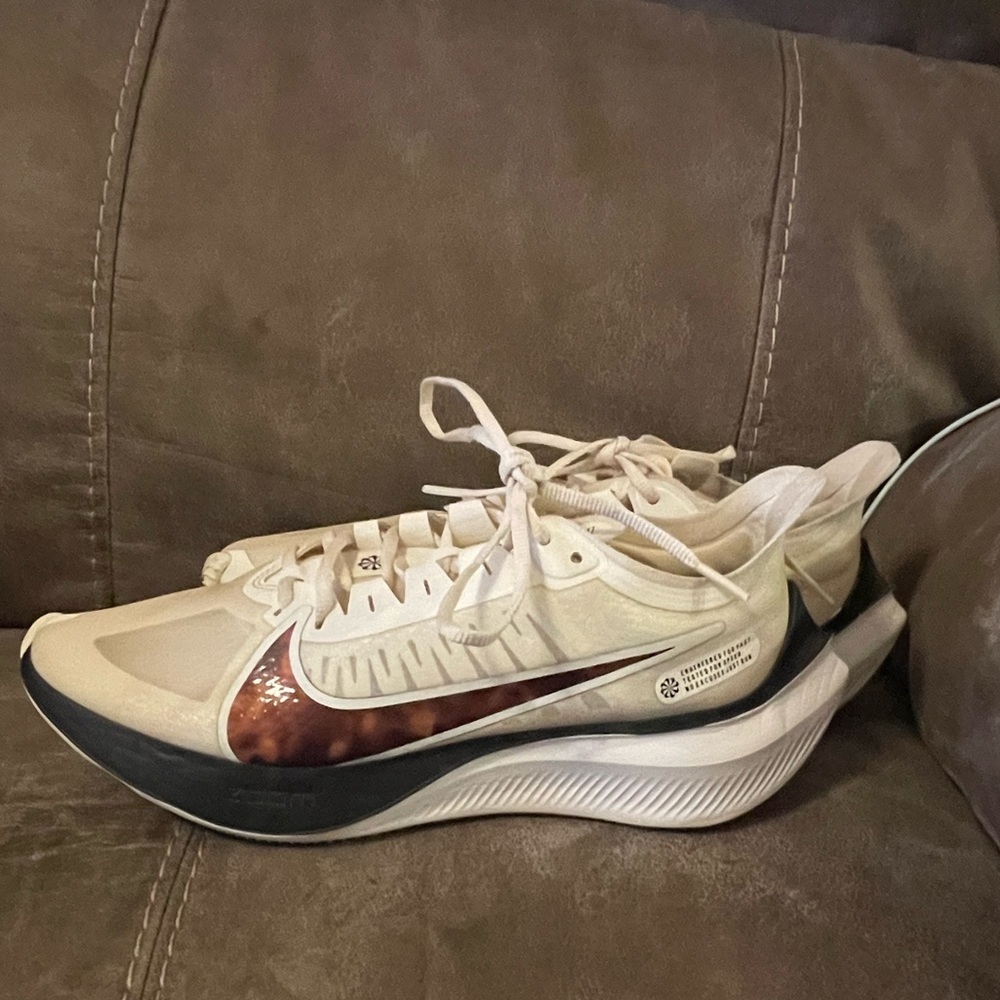 Nike Zoom Gravity Womens Size 10 White Sail Barely Rose Running Shoes CU4824-100